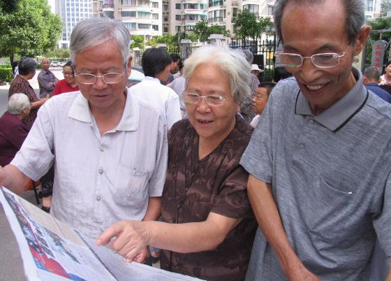 老花眼晚上看不清，驗(yàn)光之后再配鏡！